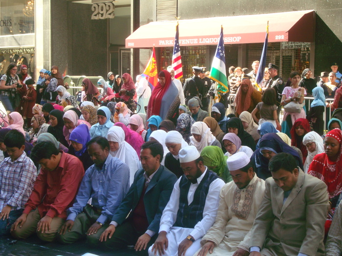 Muslim worship on Park Avenue NYx