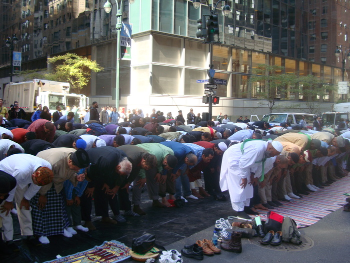 Muslims worshipping in NYC daily